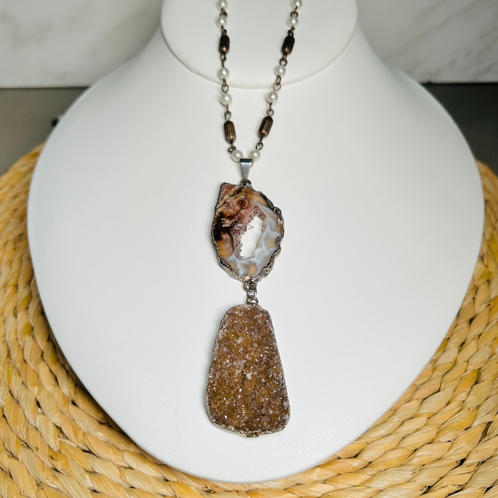 Vintage Quartz Agate Slice, Druzy, Brass Beaded and Faux Pearl Pendant Necklace - Picture 2 of 14